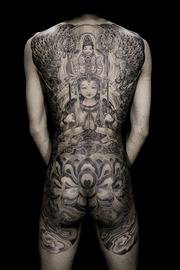 Awesome traditional Japanese back tattoo by @horininja. Swipe to the side  to see both photos! This tattoo is so bold and so classic! #ja