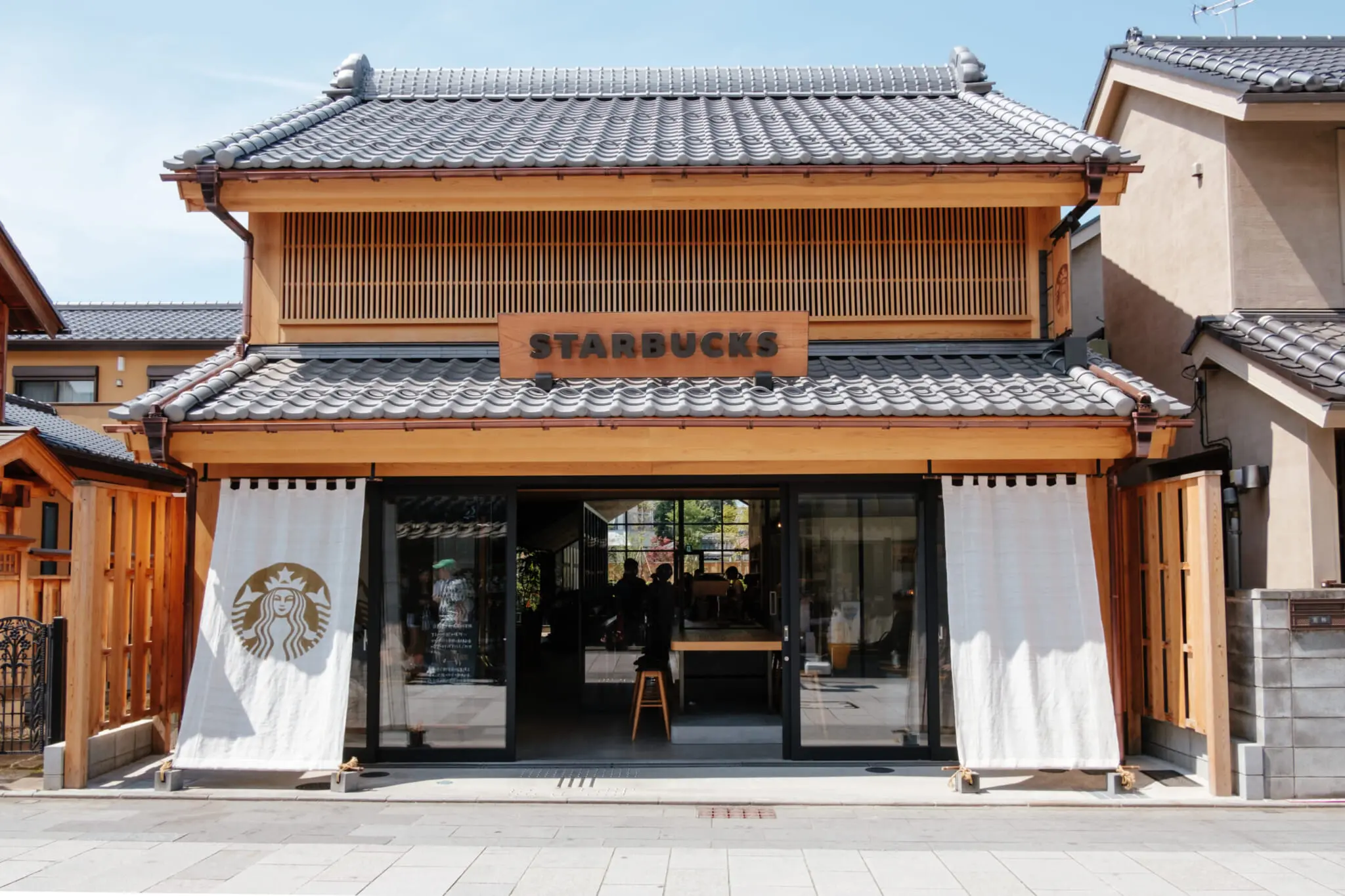 Chain Coffee Office Machines : Starbucks Japan Ltd.