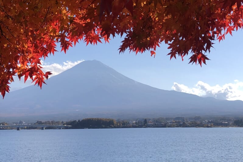 mount fuji in fall no snow