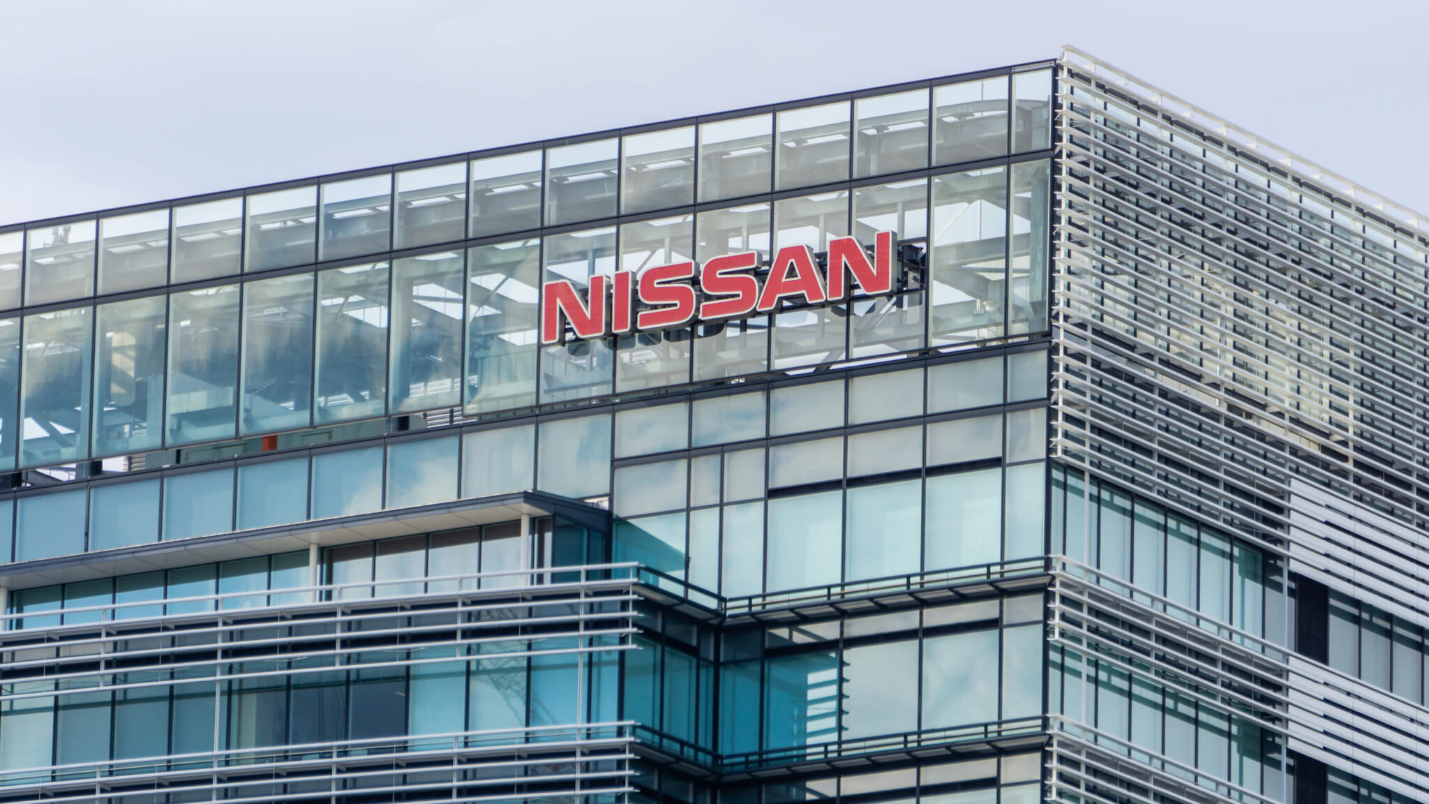 nissan cuts 9000 jobs