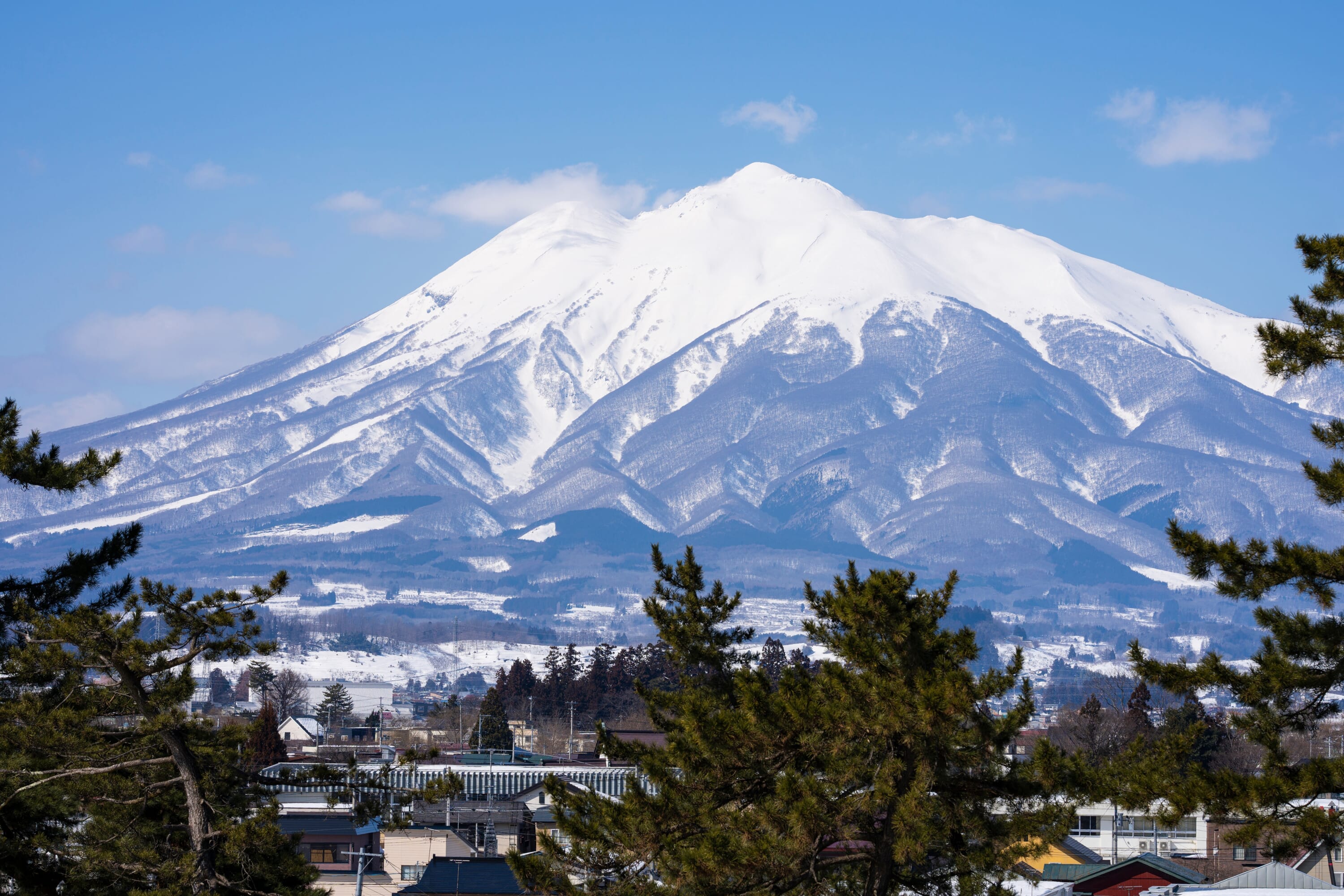 Mount Iwaki 