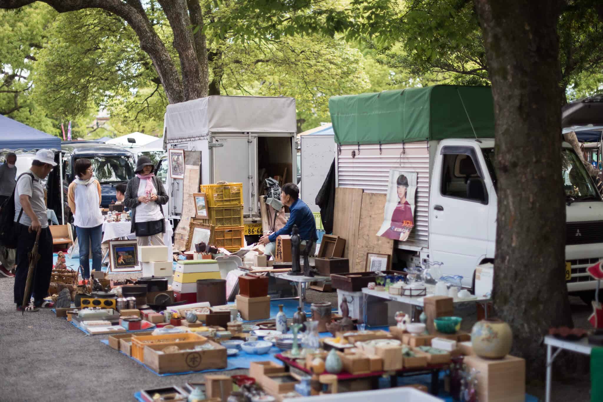 hanazono shrine market